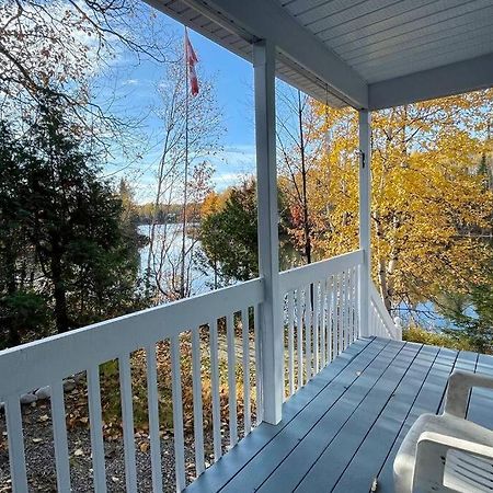 Le Chalet Bleu, Aux Pieds Des Monts-Valin Saint-David-de-Falardeau Exterior foto