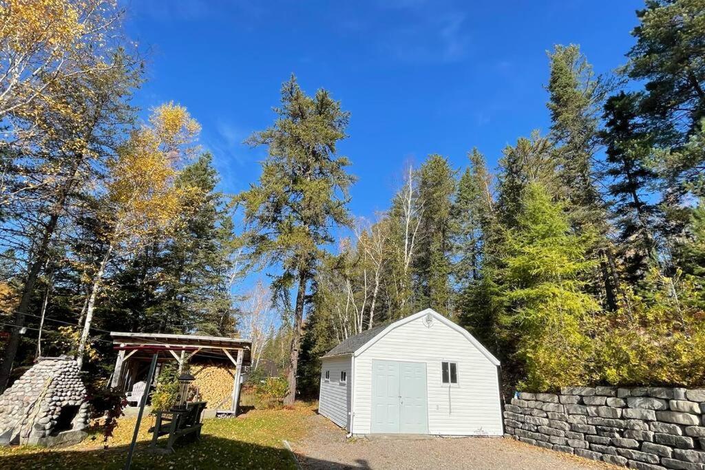 Le Chalet Bleu, Aux Pieds Des Monts-Valin Saint-David-de-Falardeau Exterior foto